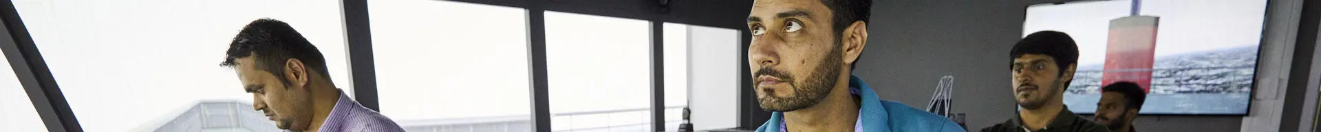 Four OOW experienced seafarer students using the bridge simulator