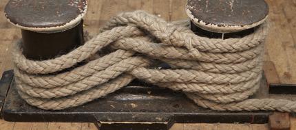 Knot tied around a mooring station